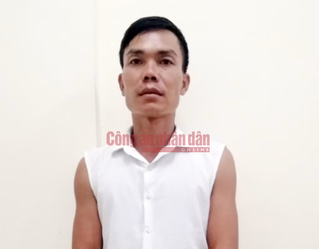 Đối tượng ném bom xăng vào cửa hàng xe máy khai gì? -0