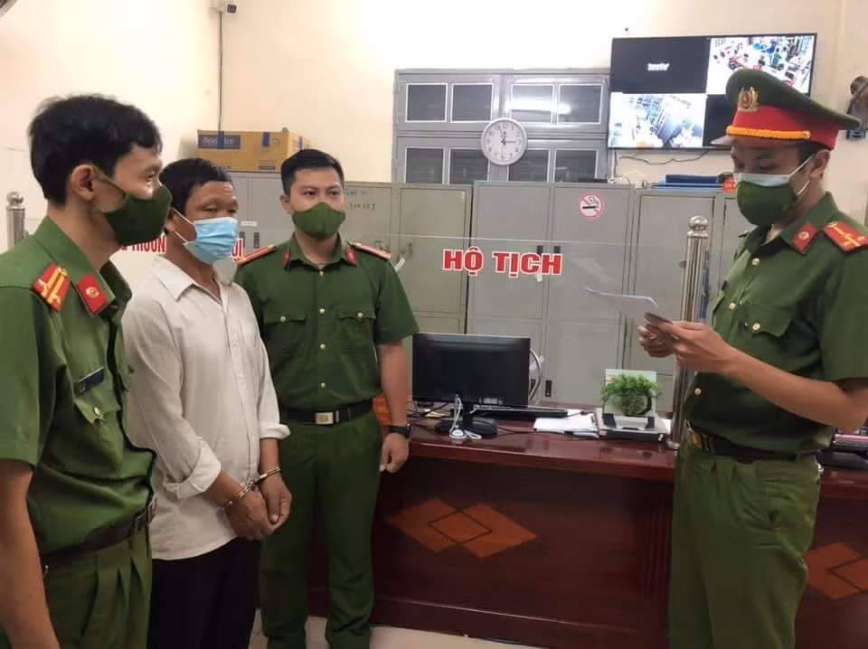 Khởi tố nguyên trưởng bản tham ô hơn 52 triệu đồng -0