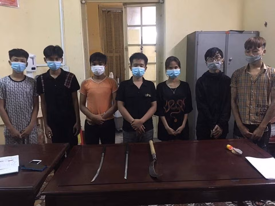 Công an phường ngăn chặn nhóm thiếu niên dùng dao phóng lợn giải quyết mâu thuẫn -0