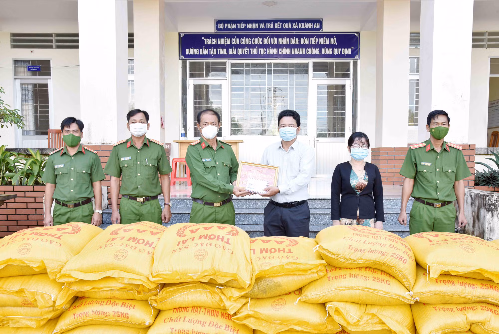 Trại giam Cái Tàu chia sẻ khó khăn cùng người dân và tuyến đầu chống dịch -0