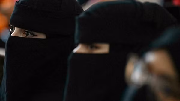 Binh sĩ Taliban bị chấn chỉnh vì ham chơi, mải selfie ảnh 4