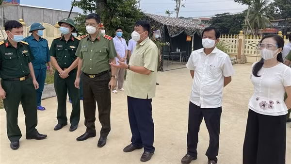 Truy tặng Huân chương chiến công hạng Ba cho Trung tá Vi Văn Luân ảnh 4