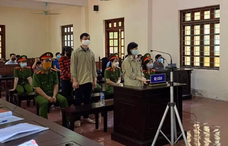 (NÓNG TRONG TUẦN) Tài xế chở F0 chém người lìa tay; mạo xưng ban chỉ đạo gây sự ở siêu thị -0