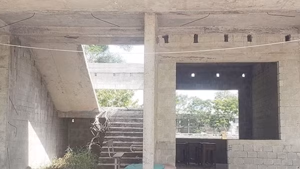 Trường xây dựng dở dang vì doanh nghiệp tài trợ “kêu” khó khăn tài chính