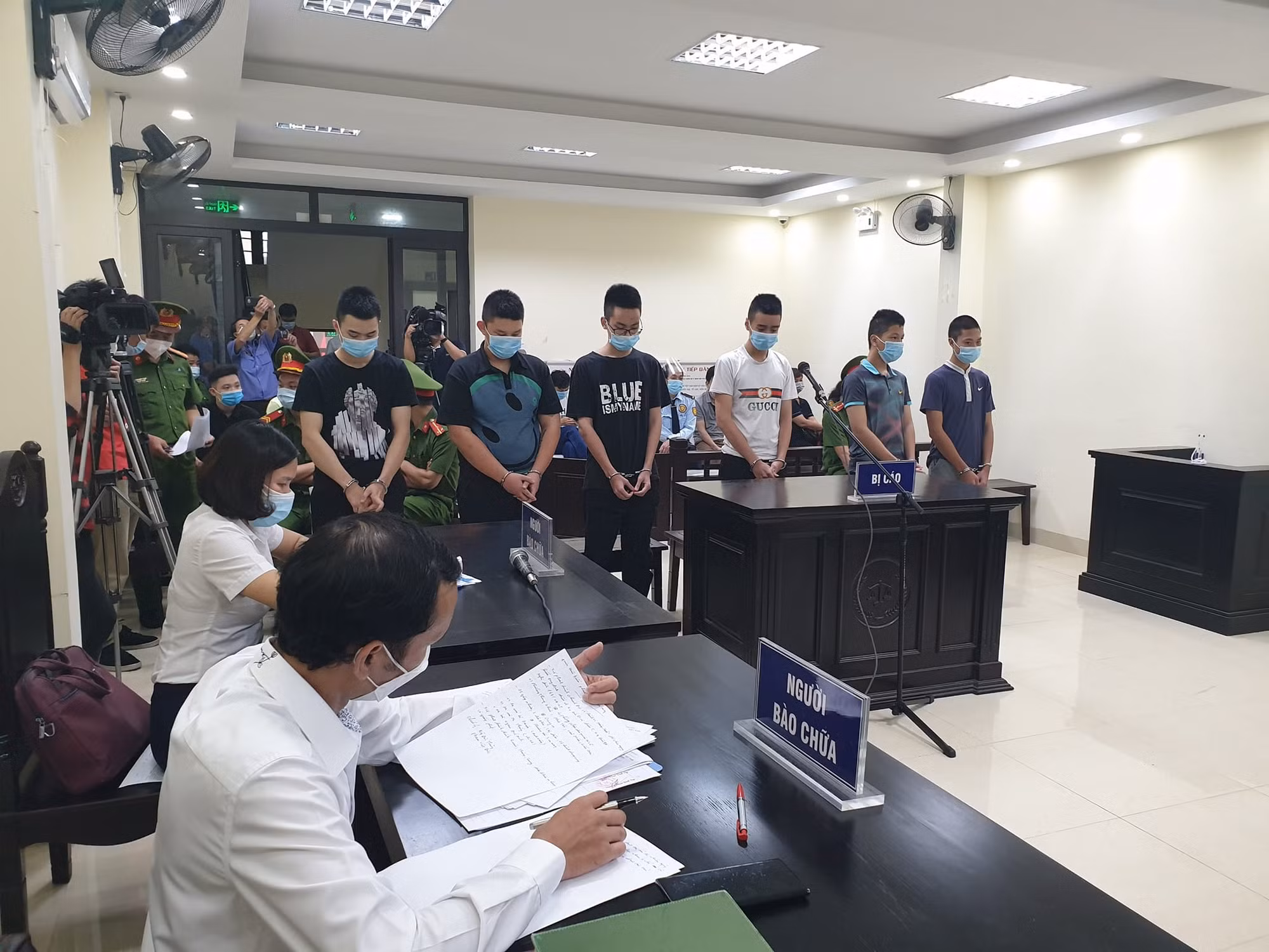 6 bị cáo giả danh dân phòng “trấn lột” lĩnh 17 năm 6 tháng tù -0