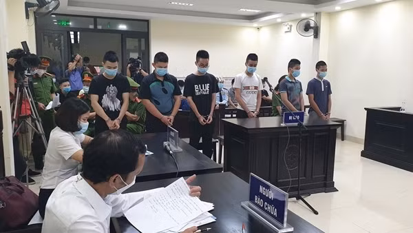 6 bị cáo giả danh dân phòng “trấn lột” lĩnh 17 năm 6 tháng tù