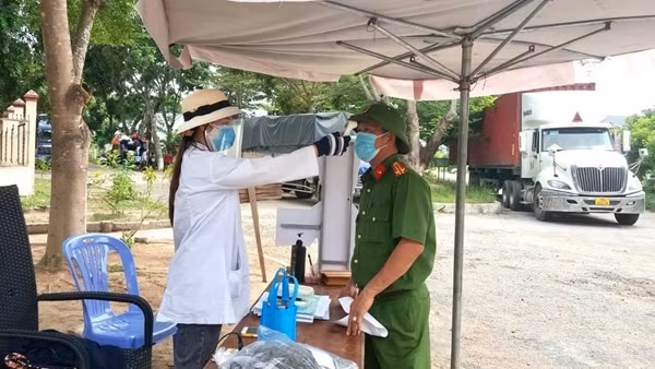 Trại giam Thủ Đức những ngày căng mình chống dịch