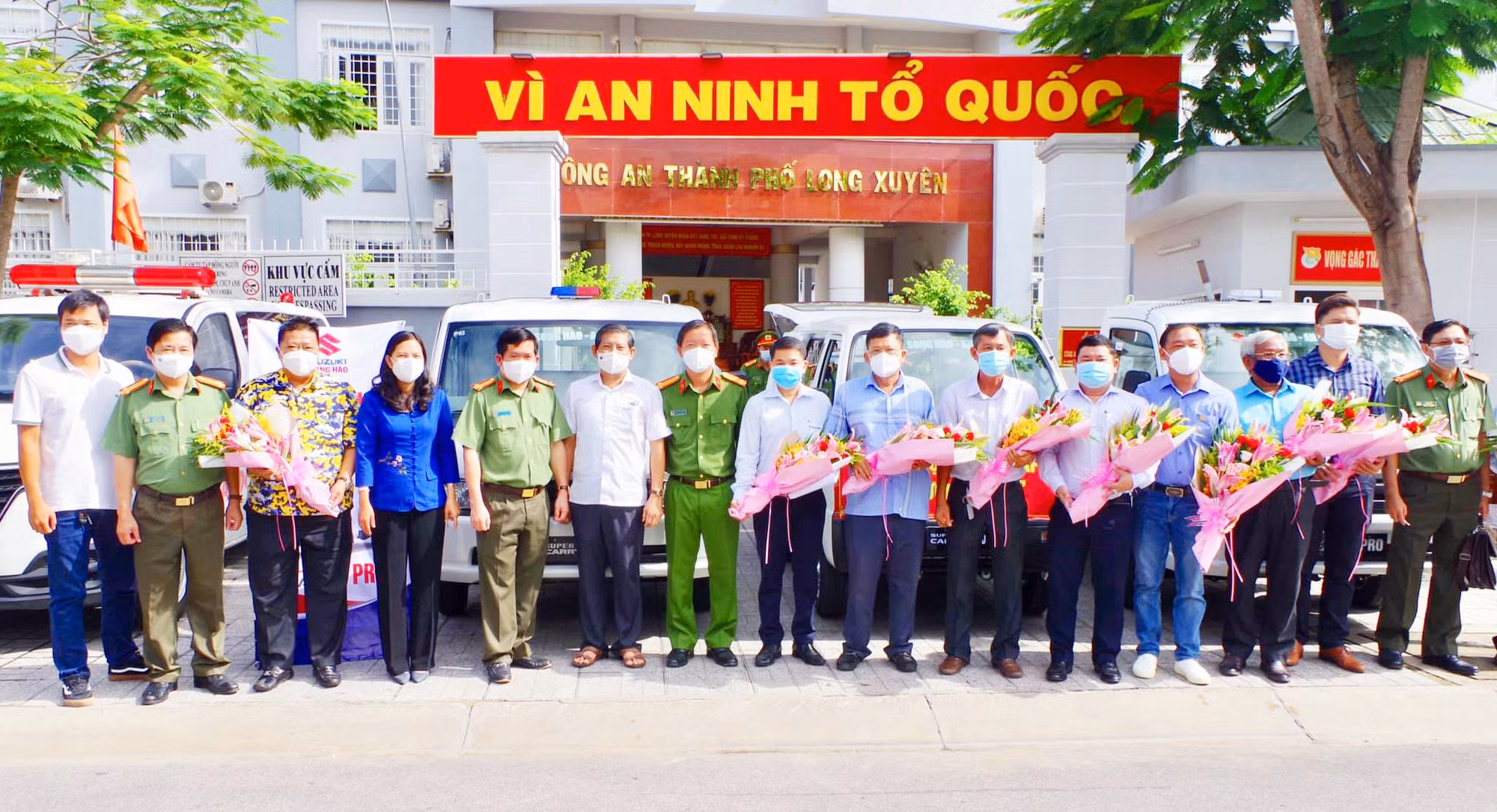 Công an TP Long Xuyên ra mắt mô hình “Xe hỗ trợ y tế và cấp cứu người bị TNGT” -0