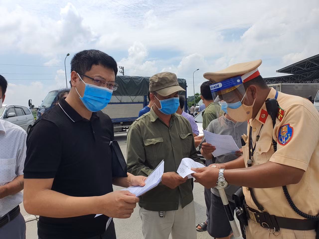 csgt kiểm tra giấy tờ.jpg -0