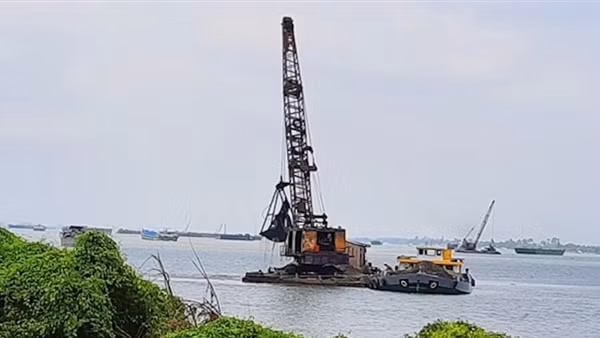 Bắt 6 sà lan đang hút trộm cát lúc rạng sáng ảnh 6