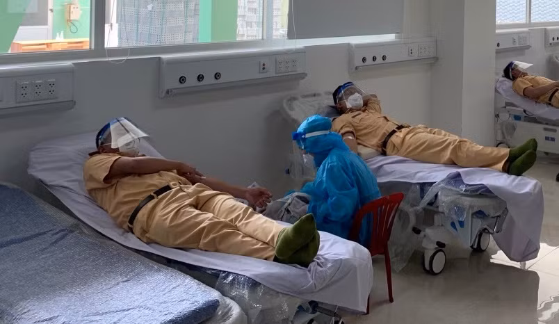 Chiến sĩ CSGT Công an Đà Nẵng hiến máu tình nguyện cứu người. -0