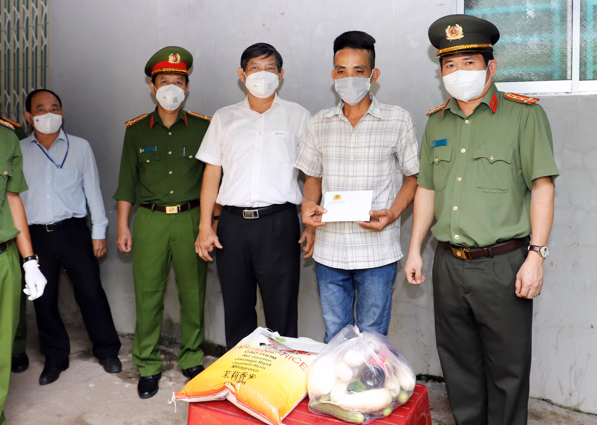 Công an An Giang tiếp sức người hoàn lương vượt qua khó khăn trong đại dịch -0