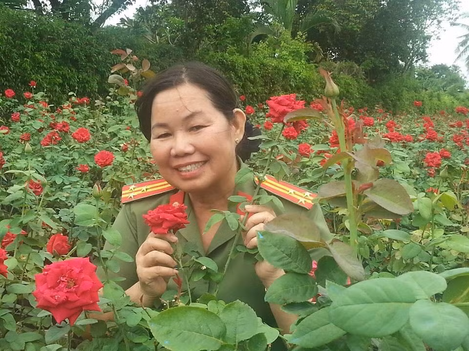 Nữ soạn giả CAND ngẫu hứng viết 6 câu vọng cổ về Sinh viên Cảnh sát “đỡ đẻ” -1