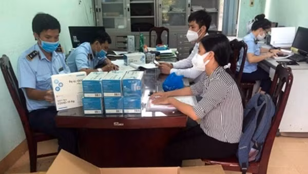 Tăng cường kiểm tra, kiểm soát mặt hàng Kit test COVID-19 ảnh 3