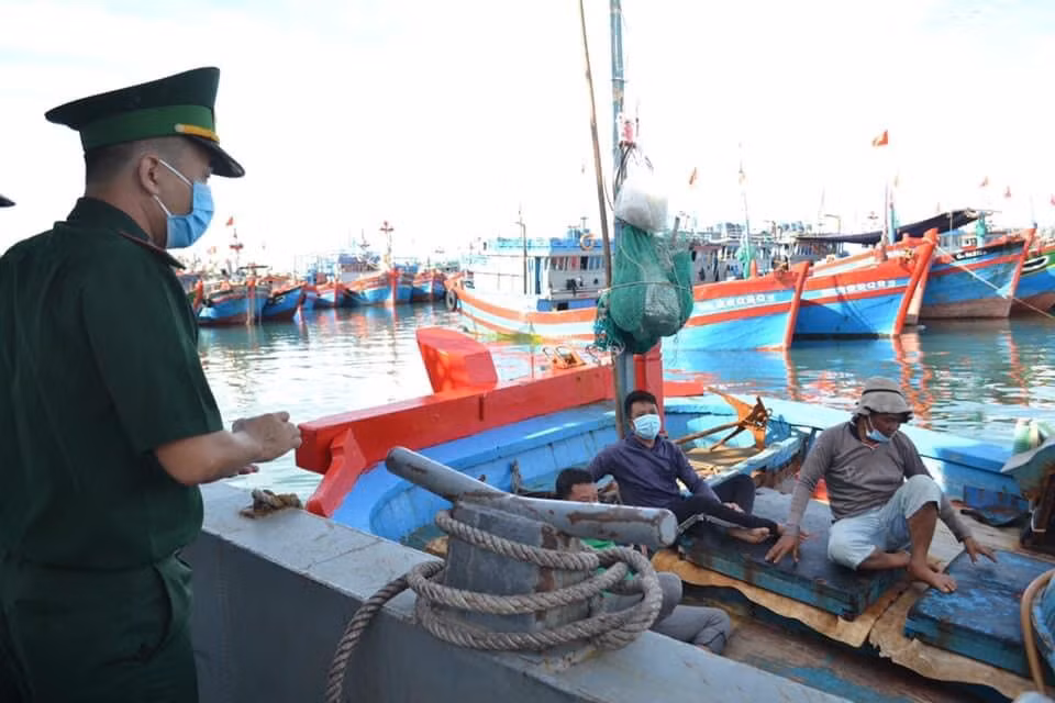 Tàu cá mất tín hiệu giám sát hành trình, 13 ngư dân đảo Lý Sơn buộc phải cách lý tập trung phòng, chống dịch -0