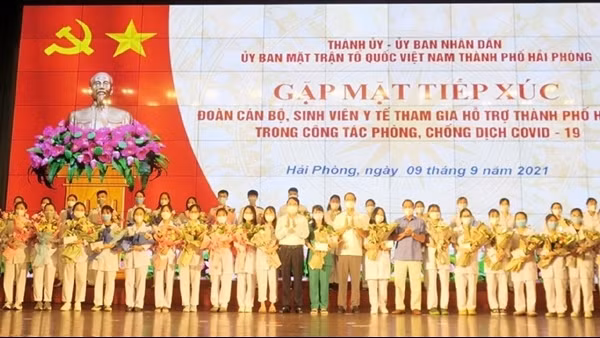 200 cán bộ, sinh viên y tế Hải Phòng hỗ trợ Hà Nội chống dịch