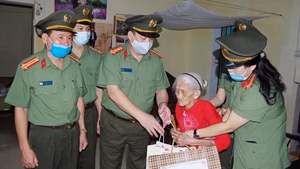 Truy tặng danh hiệu “Bà mẹ Việt Nam Anh hùng” ảnh 1