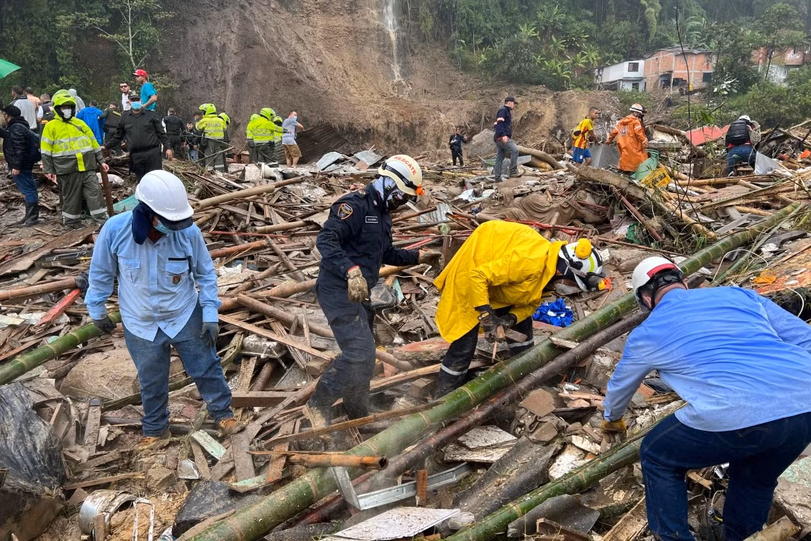 Sạt lở đất cướp đi sinh mạng của hàng chục người tại Colombia -0