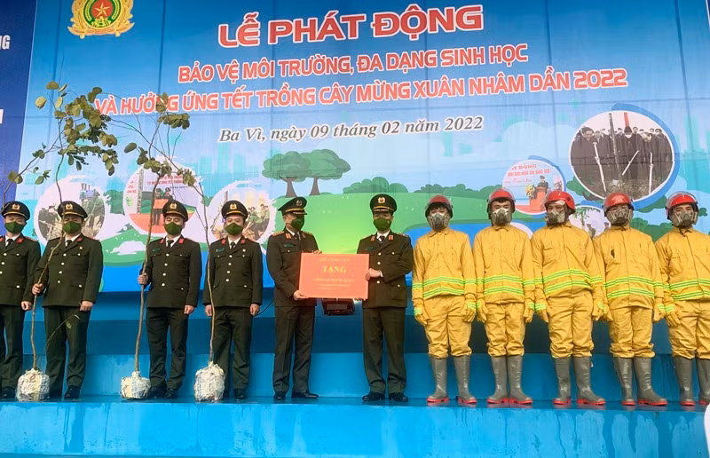 Bộ trưởng Tô Lâm phát động bảo vệ môi trường, bảo vệ đa dạng sinh học, hưởng ứng Tết trồng cây mừng Xuân Nhâm Dần 2022 trong toàn lực lượng CAND -0