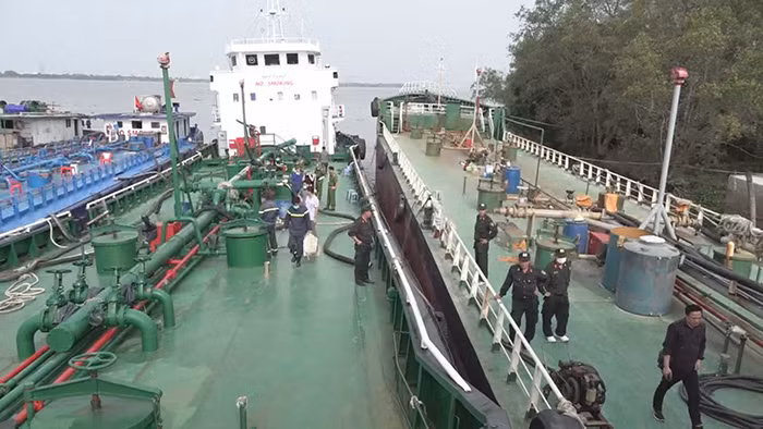 Phan Thanh Hữu điều hành đường dây buôn lậu 200 triệu lít xăng dầu như thế nào? -0