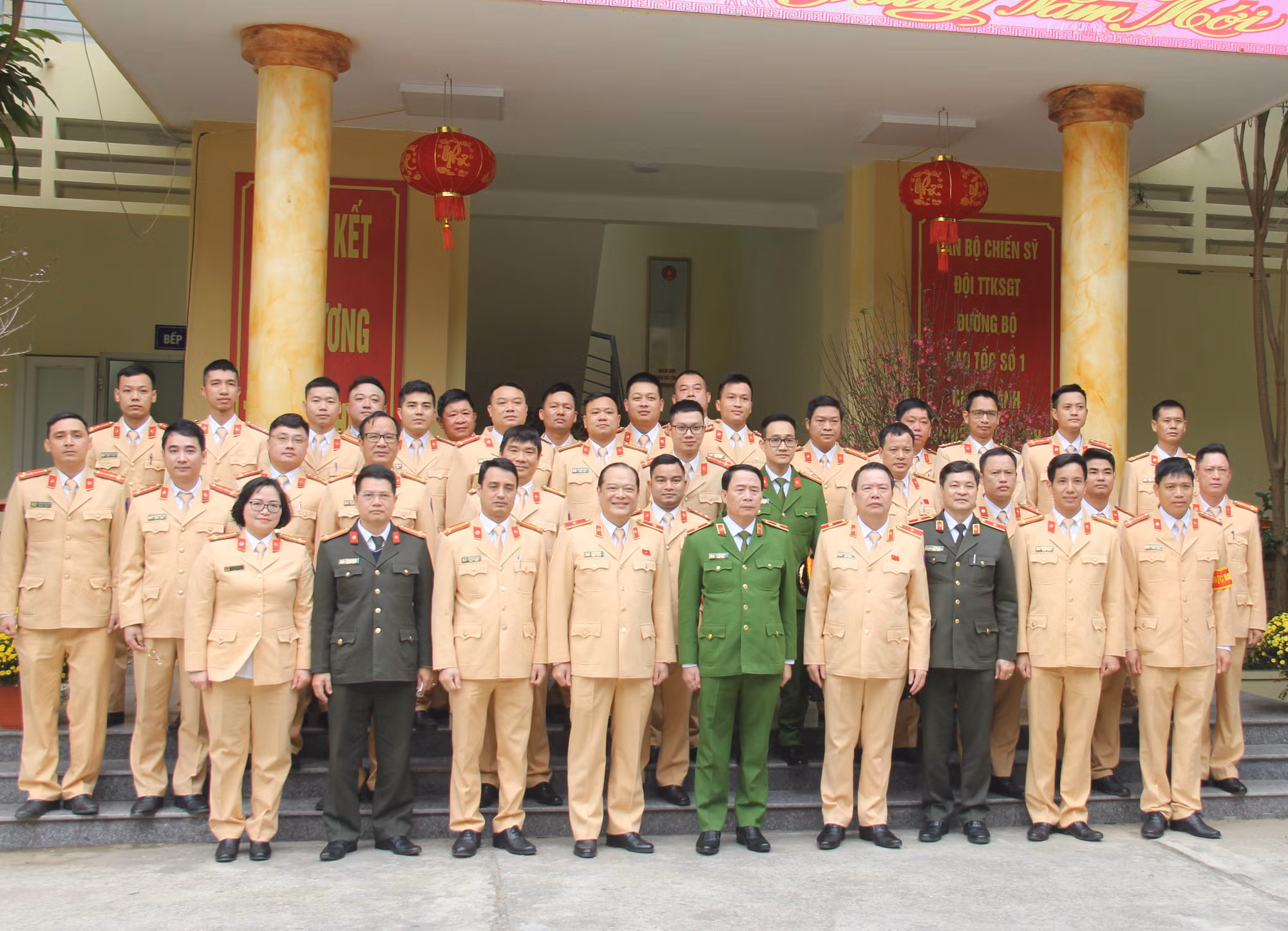 Thứ trưởng Lê Quốc Hùng: xử lý nghiêm các trạm BOT nếu để ùn tắc qúa 2km mà không xả trạm -0