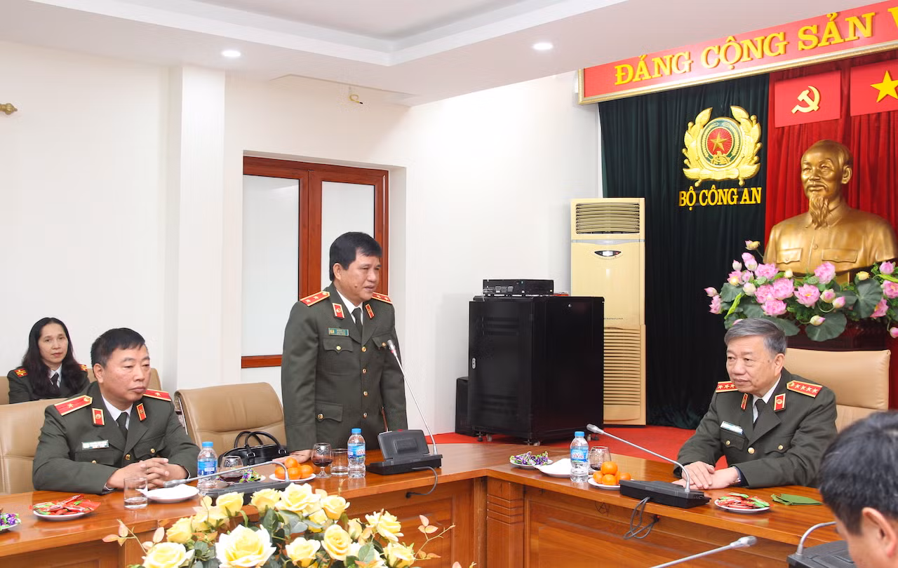 Bộ trưởng Tô Lâm thăm, động viên CBCS Văn phòng Bộ Công an và Cục An ninh Đối ngoại -0