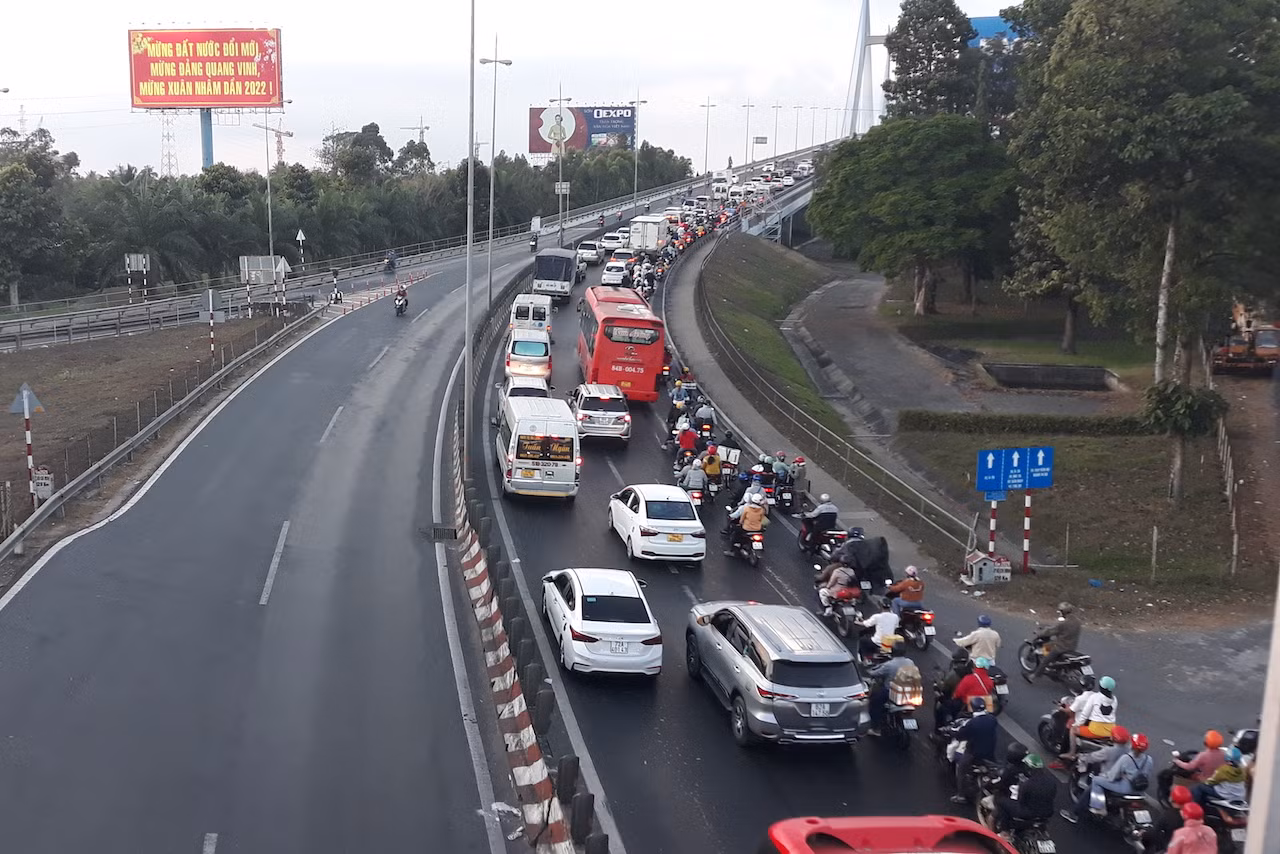 Ùn ứ phương tiện từ miền Tây lên TP Hồ Chí Minh -0