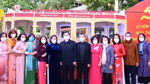 Công an phố cổ ảnh 3