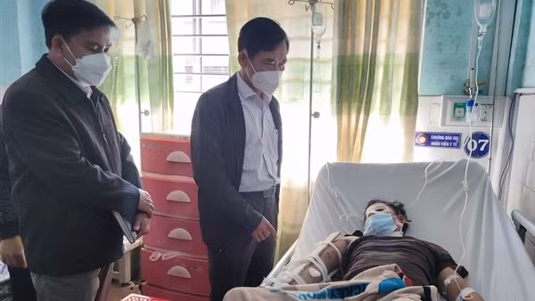 Cục CSGT thăm hỏi gia đình các nạn nhân trong vụ tai nạn tại Gia Lai ảnh 7