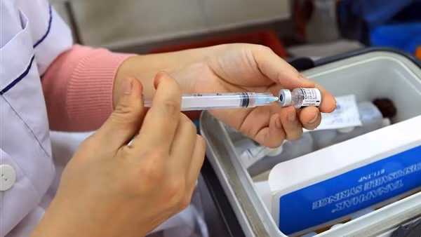 Không nên quan niệm không cần tiêm vì nếu trẻ mắc COVID-19 chỉ triệu chứng nhẹ ảnh 2