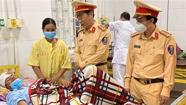 Đoàn Thanh niên Cục Cảnh sát giao thông báo công dâng Bác ảnh 12