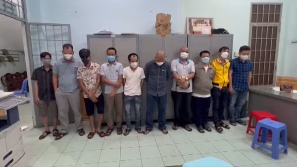 Xử lý 73 người đốt và tàng trữ pháo nổ trong đêm giao thừa