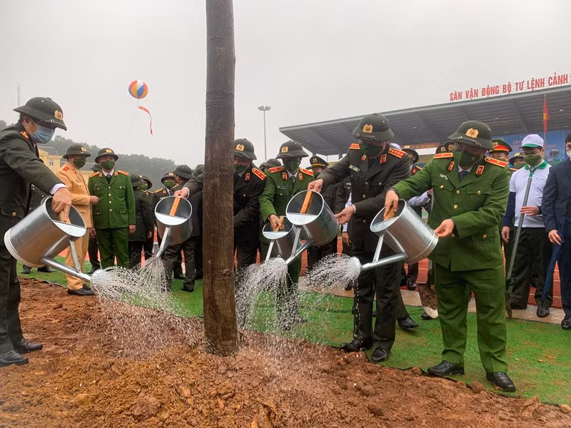 Bộ trưởng Tô Lâm phát động bảo vệ môi trường, bảo vệ đa dạng sinh học, hưởng ứng Tết trồng cây mừng Xuân Nhâm Dần 2022 trong toàn lực lượng CAND -0