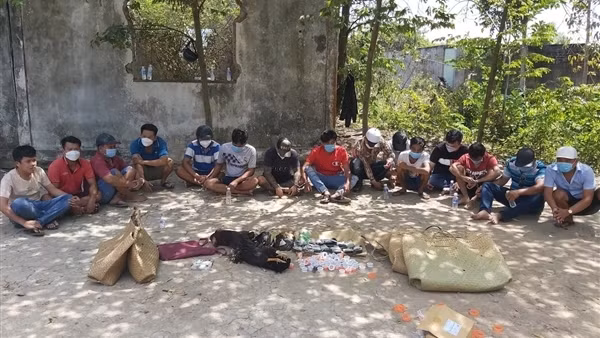 Bắt sới bạc quê đánh lớn ảnh 3