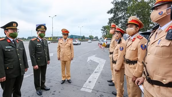 Thứ trưởng Trần Quốc Tỏ kiểm tra tại chốt tuần tra tỉnh Nam Định ảnh 5