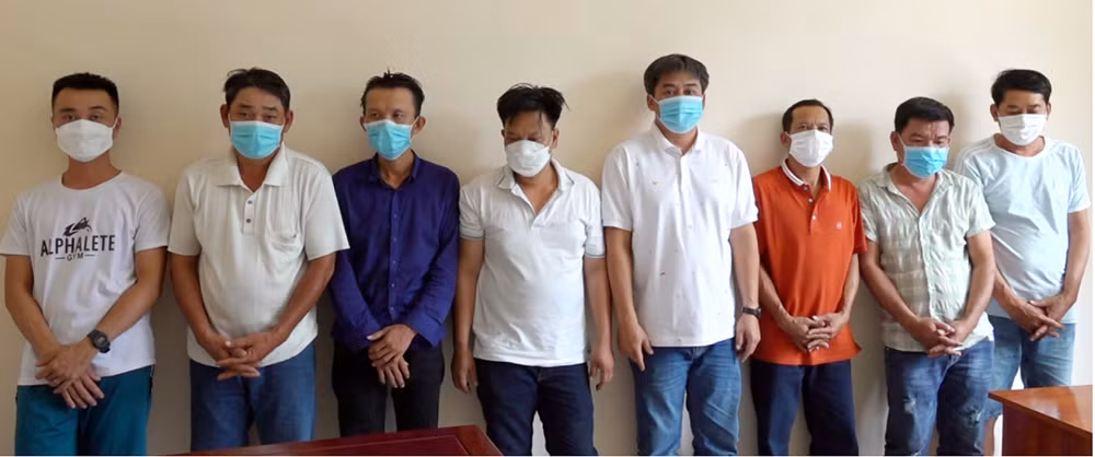 Tạm giữ 8 đối tượng đánh bạc lắc bầu cua -0
