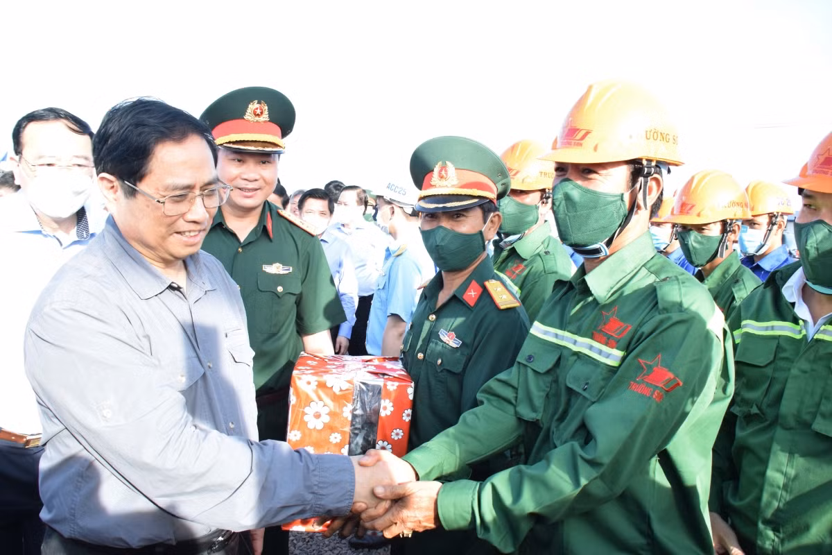 Kiểm tra dự án Long Thành, Thủ tướng yêu cầu đẩy nhanh tiến độ, ai không làm đứng sang bên -0