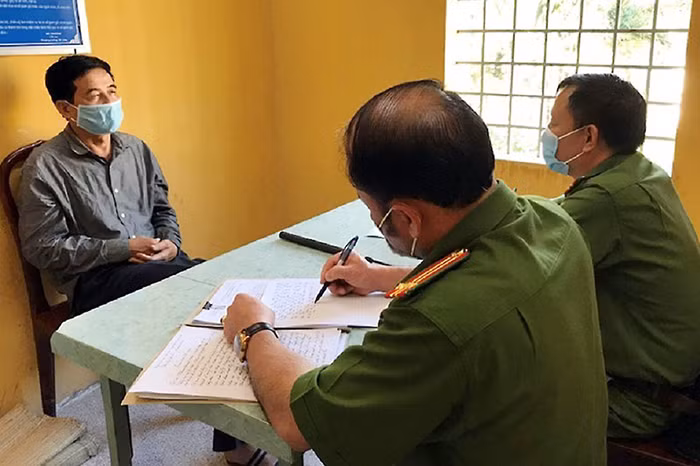 Phan Thanh Hữu điều hành đường dây buôn lậu 200 triệu lít xăng dầu như thế nào? -0