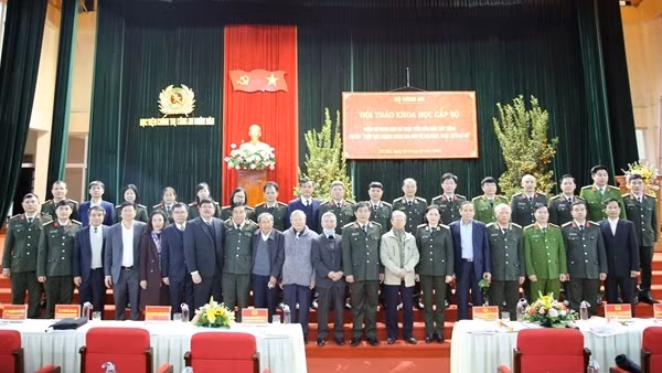 Tuyên truyền bằng ứng dụng Zoom, Fanpage, móc khóa an ninh ảnh 3