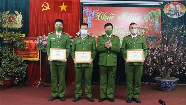 Phó Chủ tịch phường bắt tên cướp giật nghiện ma túy ảnh 4