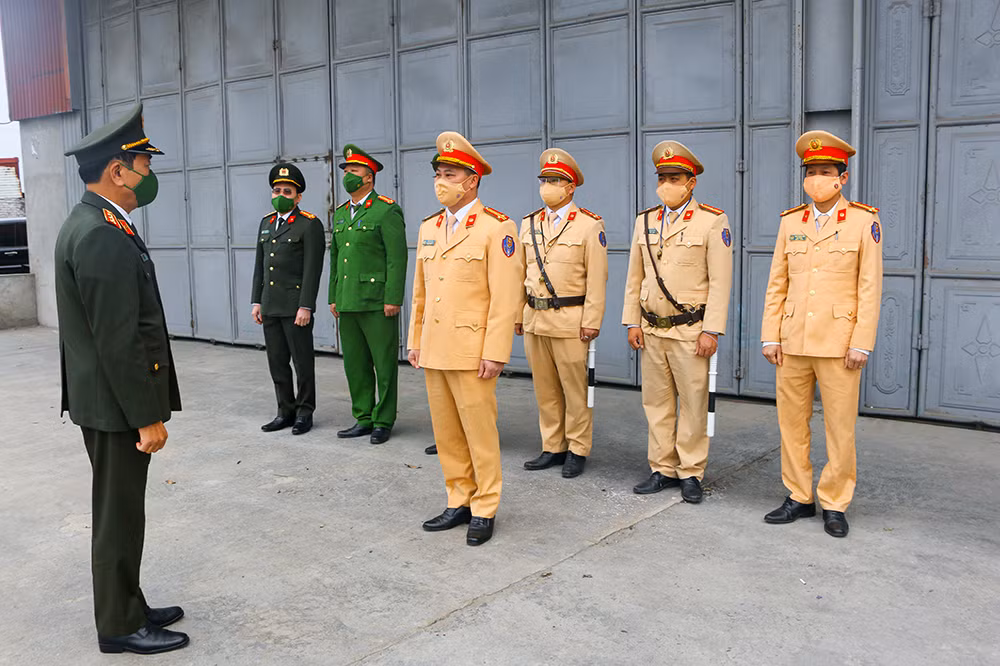 Thứ trưởng Trần Quốc Tỏ chúc Tết CBCS tại chốt tuần tra tỉnh Nam Định -2