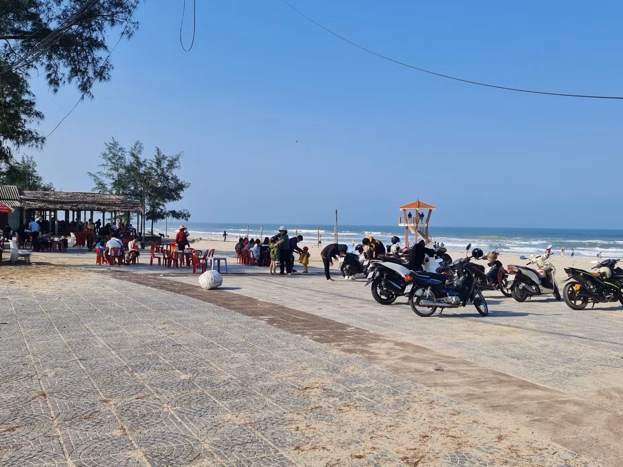 Người dân miền biển Quảng Trị nhiều kỳ vọng vào năm mới -0