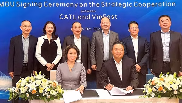 CATL và Vinfast hợp tác chiến lược toàn cầu, thúc đẩy di chuyển điện hóa