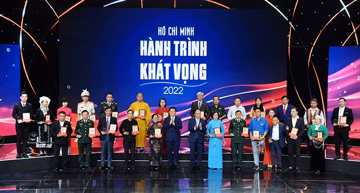 Những lời dạy của Bác tiếp tục soi sáng con đường chúng ta đi -0