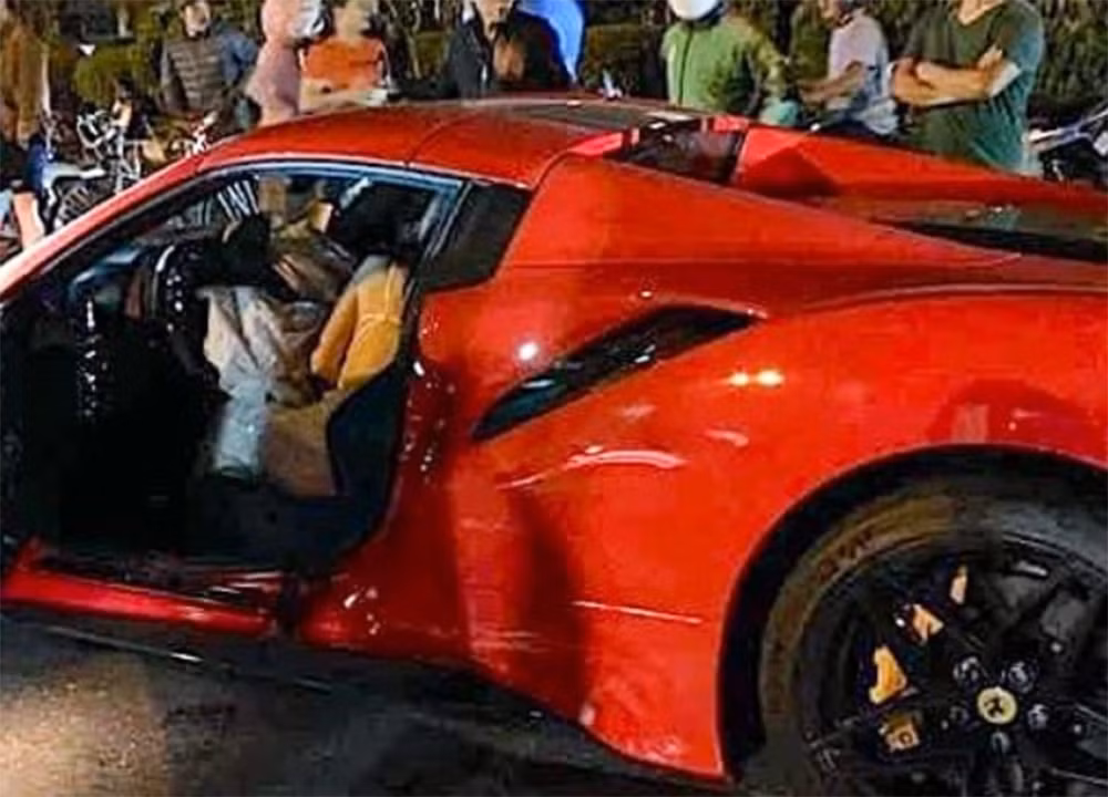 Người cầm lái chiếc Ferrari gây tai nạn không phải là nữ -0