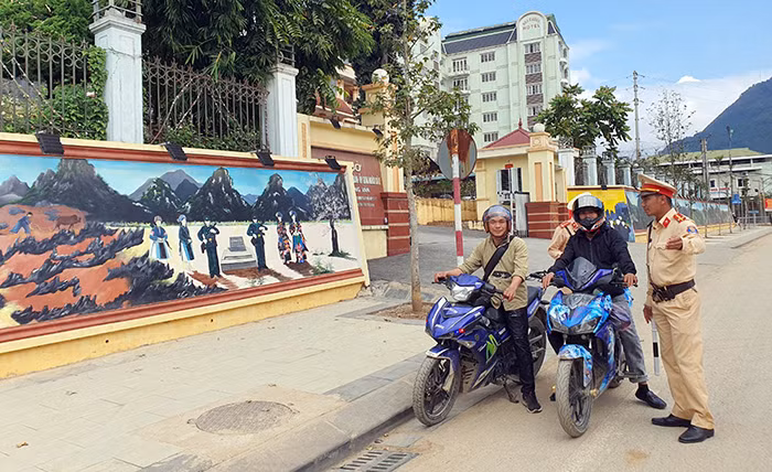 Đảm bảo an toàn giao thông Lễ hội hoa Tam giác mạch -0