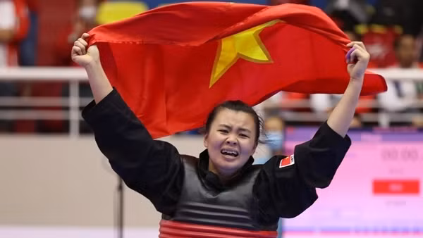 Nữ võ sỹ 23 tuổi mở hàng vàng cho Pencak Silat Việt Nam