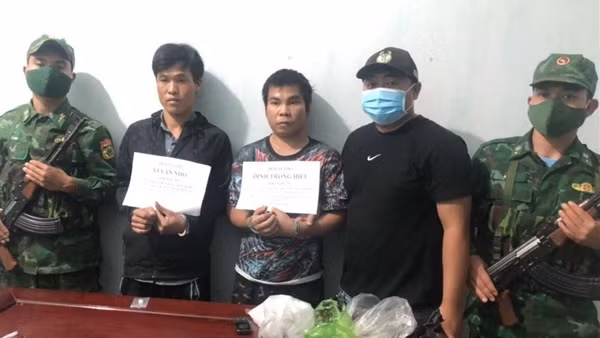 Đối tượng truy nã bị bắt khi đang vận chuyển 1kg ma túy đá