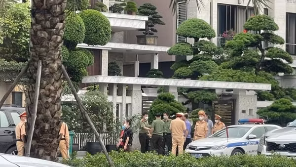 Dàn xe sang bị tạm giữ tại nhà cựu Chủ tịch UBND TP Hạ Long đứng tên ai? ảnh 7