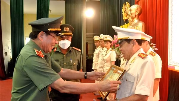 Nâng cao nhận thức cho cán bộ, chiến sĩ trong hành trình nuôi dạy con cái ảnh 5